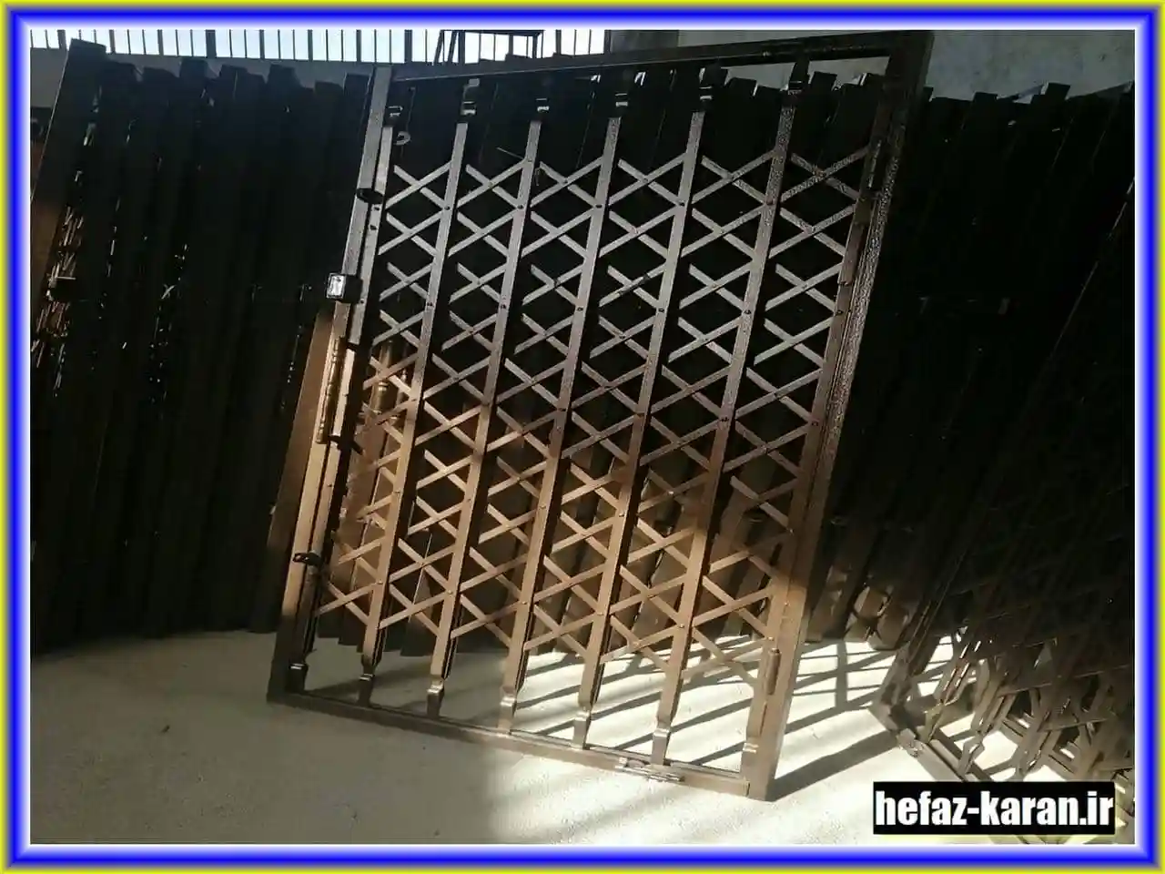 حفاظ آکاردئونی درب آپارتمان