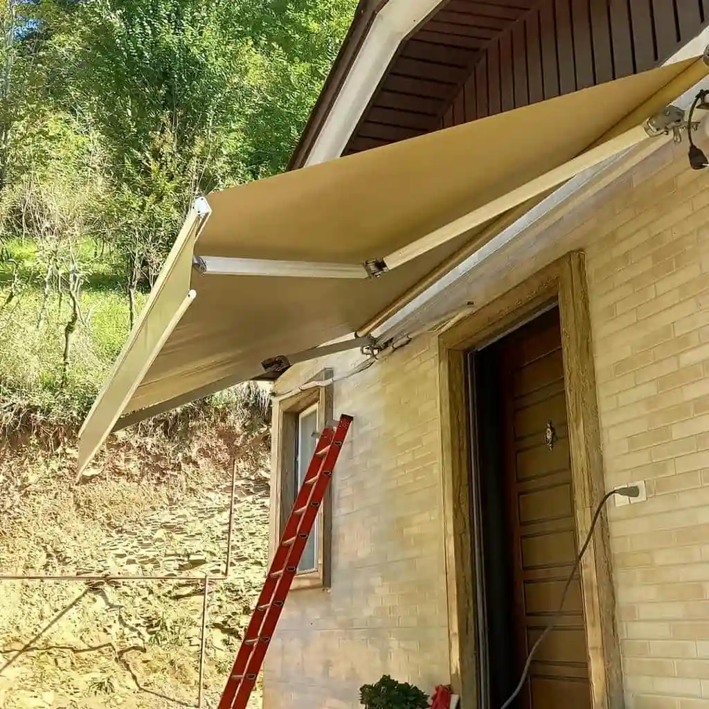 سایبان&zwnj; برقی پلی&zwnj;کربنات (ورودی و پارکینگ سبک)