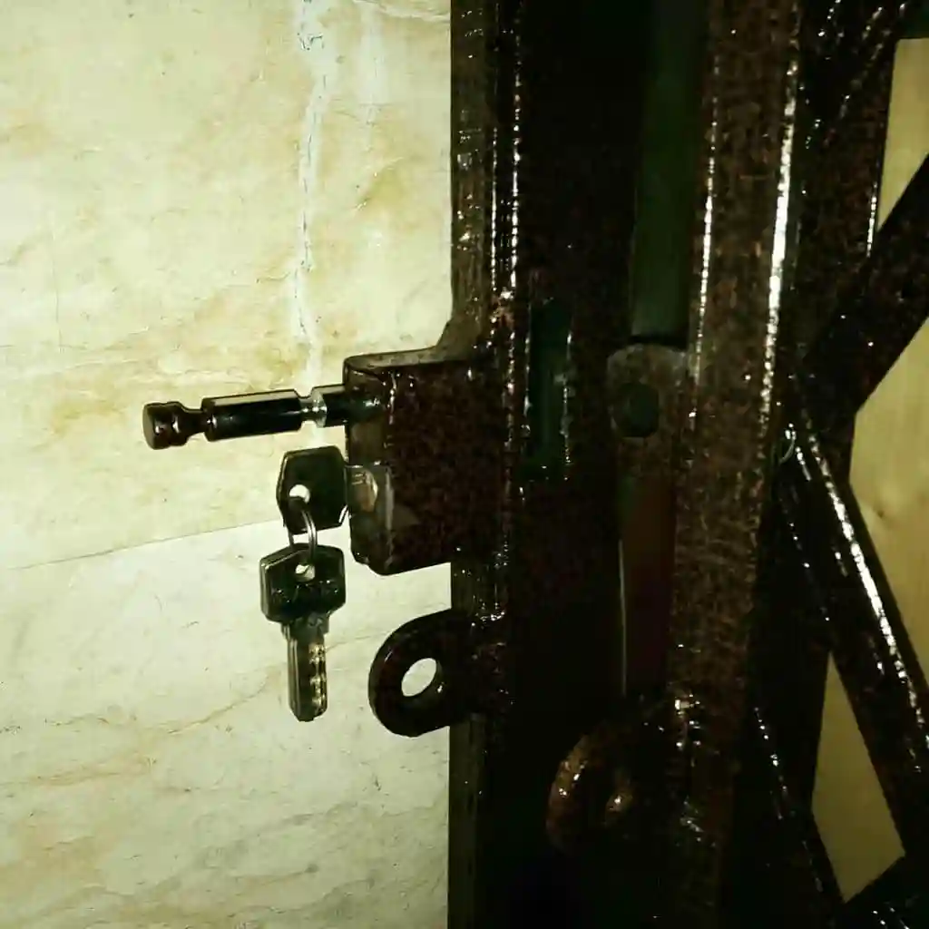 حفاظ آکاردئونی آپارتمان