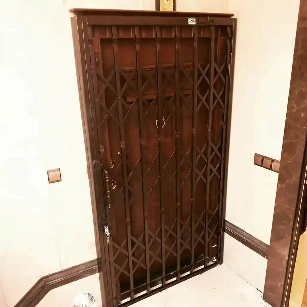 حفاظ آکاردئونی پنجره