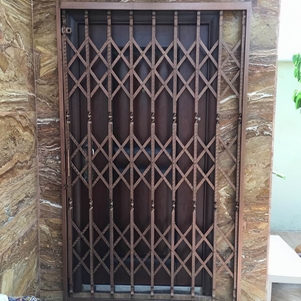 حفاظ آکاردئونی آپارتمان