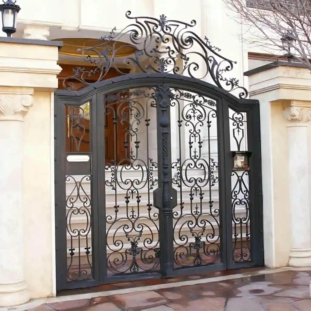 نصب درب حیاط آهنی مدرن