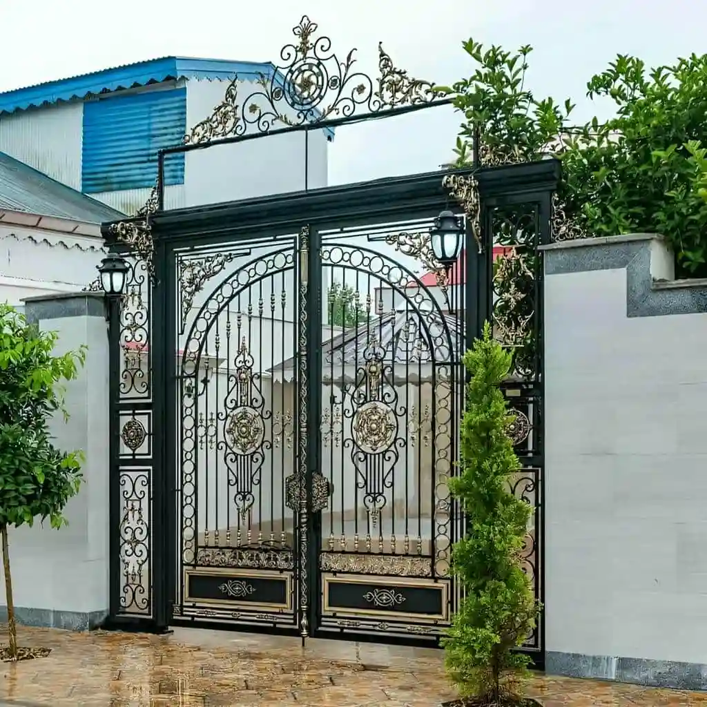 فروش درب پارکینگ فرفورژه با طرح کلاسیک