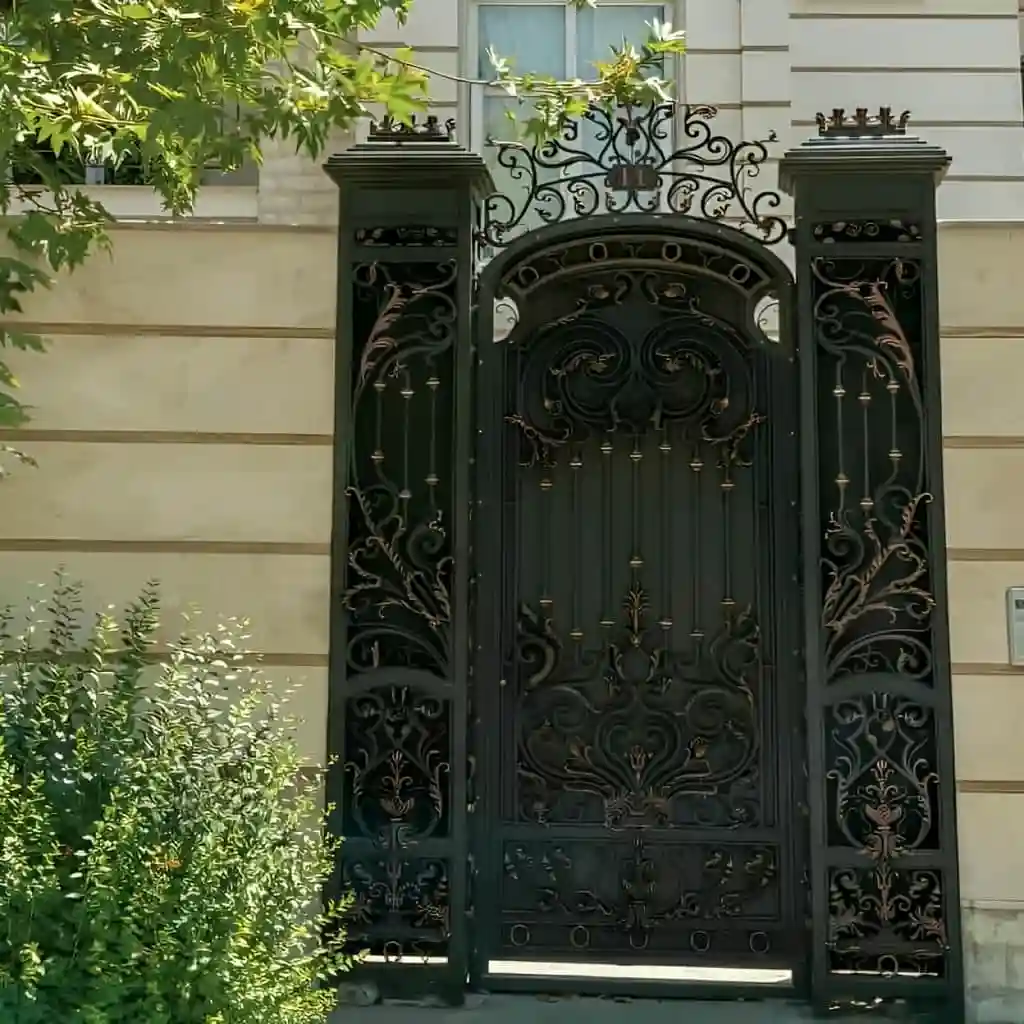 نصب درب حیاط ویلایی دو لنگه ماشین رو