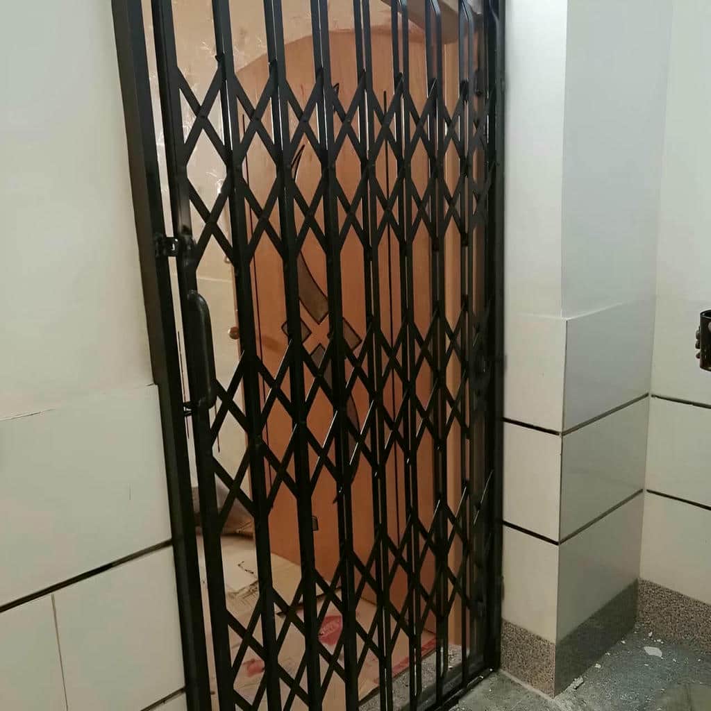 نصب درب آکاردئونی منزل حرکت دقیق در بندر چابهار