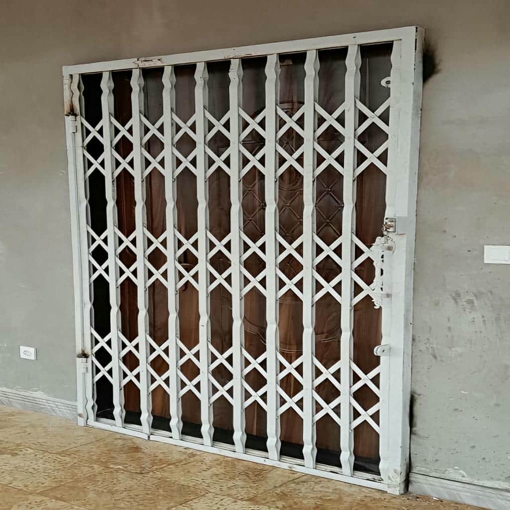 نصب درب آکاردئونی منزل مقاوم در اصفهان
