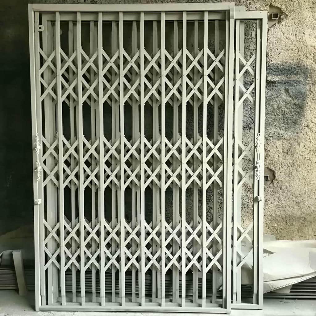 درب آکاردئونی منزل در محمدشهر