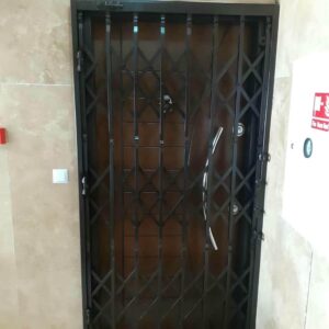 درب آکاردئونی منزل در بیرجند