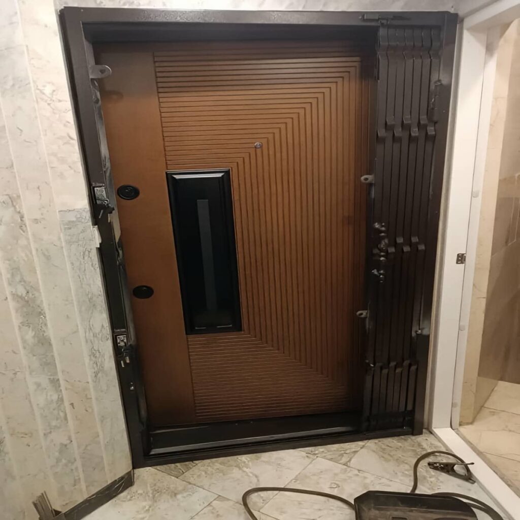 درب آکاردئونی منزل در بابل