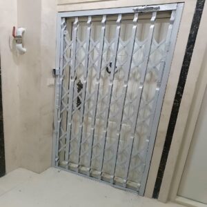 درب آکاردئونی منزل در سیرجان