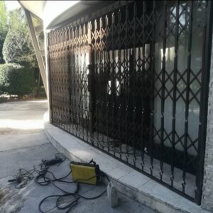 درب آکاردئونی منزل در طالقان