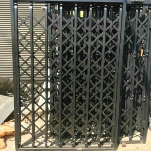 درب آکاردئونی منزل در مریوان