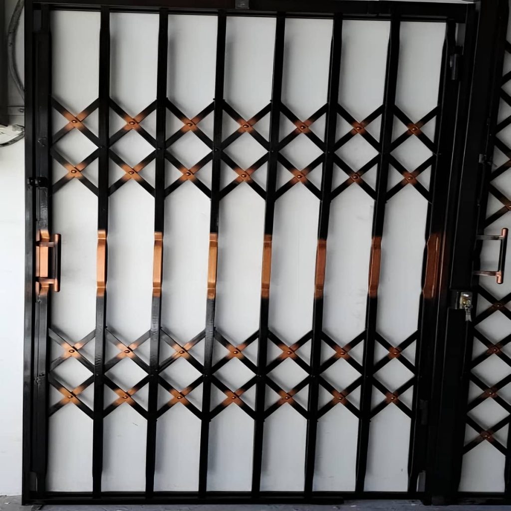 درب آکاردئونی منزل در استان گیلان