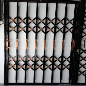 درب آکاردئونی منزل در استان گیلان