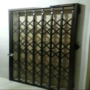 درب آکاردئونی منزل در سمنان