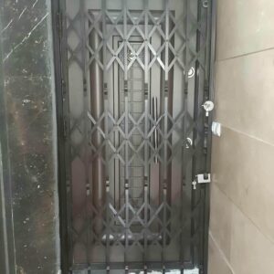 درب آکاردئونی منزل در رشت