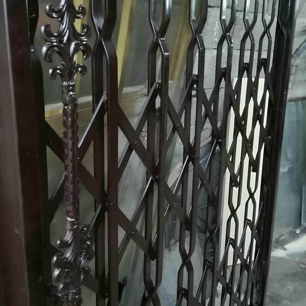 نصب درب آکاردئونی منزل ضدزنگ در قائمشهر