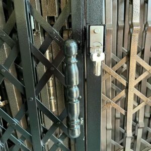 درب آکاردئونی منزل در ایلام