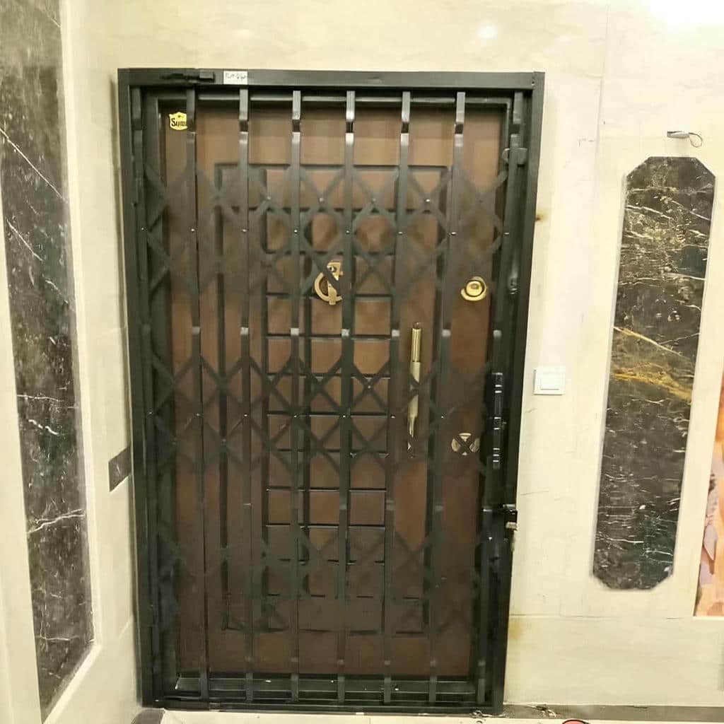 درب آکاردئونی منزل در رفسنجان
