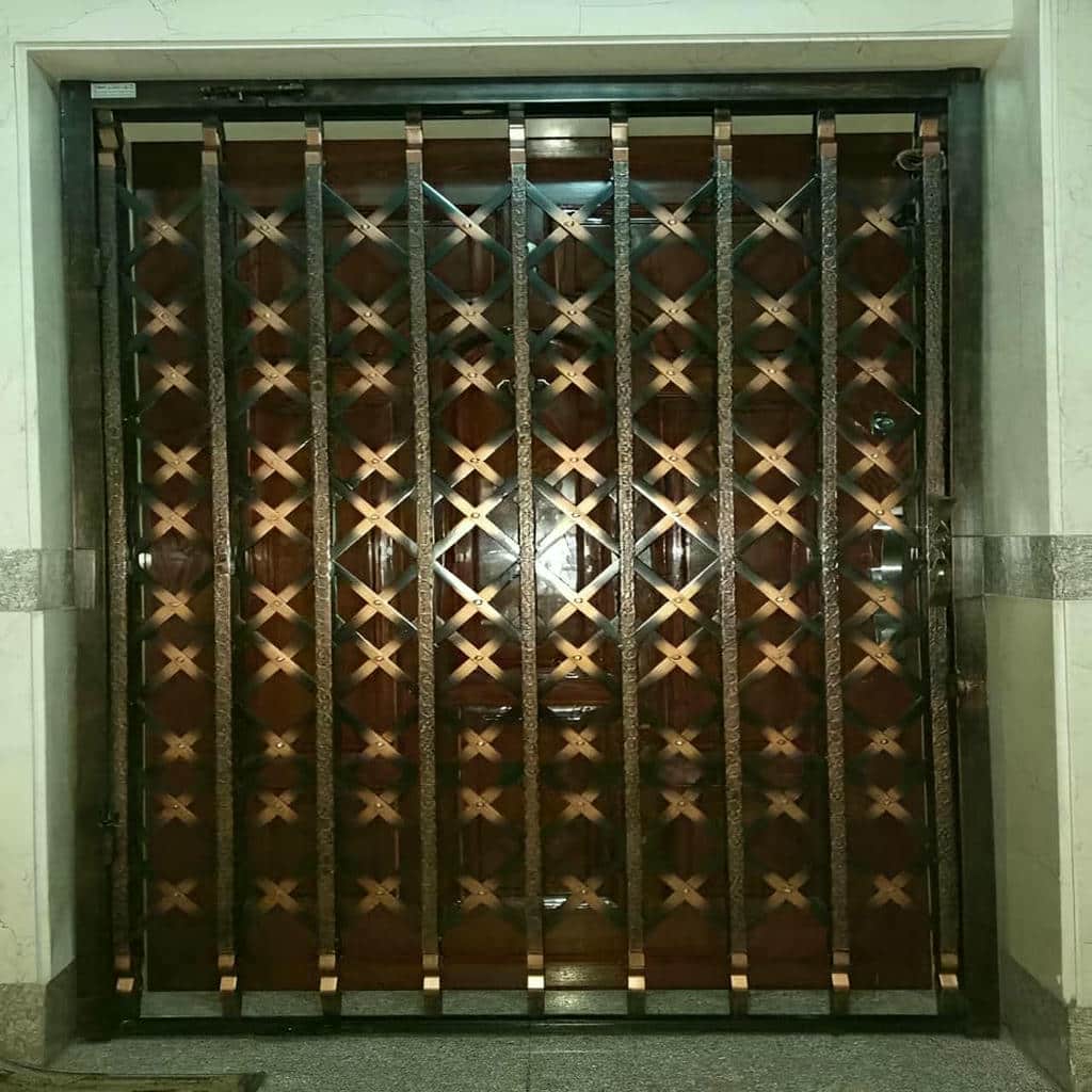 درب آکاردئونی منزل در بوشهر