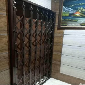 درب آکاردئونی منزل در کرمانشاه