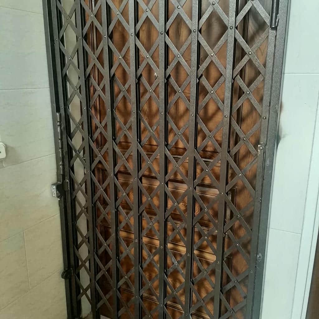 قیمت درب آکاردئونی منزل آپارتمانی در مهرشهر کرج