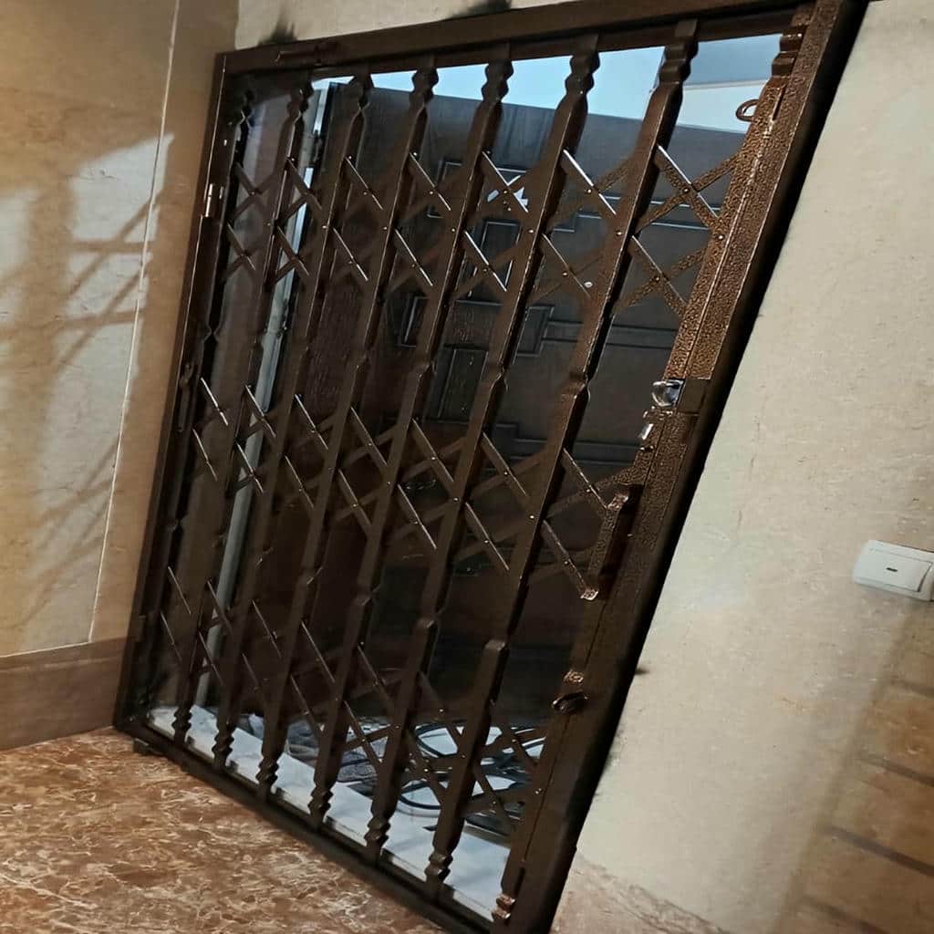 نصب درب آکاردئونی منزل اداری در تهران