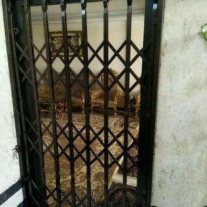 درب آکاردئونی منزل در محمودآباد