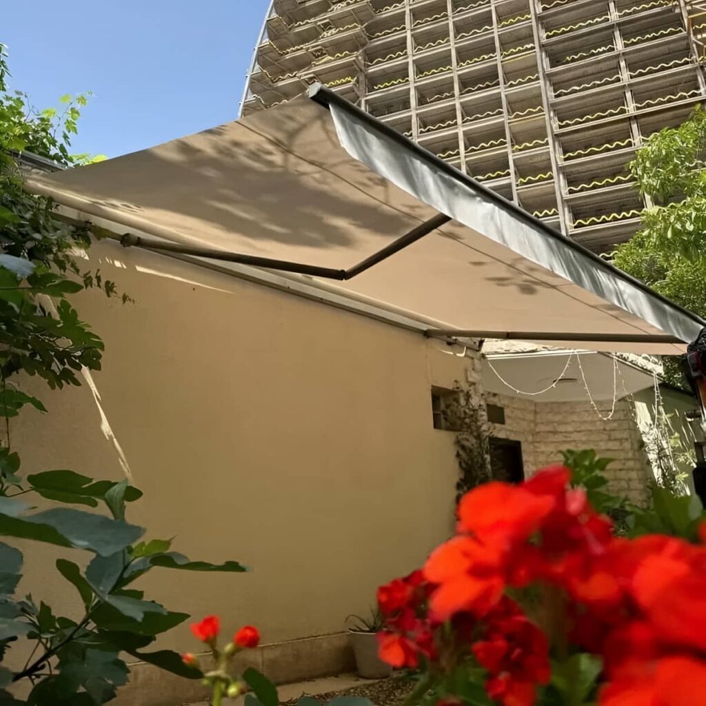 سایبان برقی کنترلی در بندر چابهار