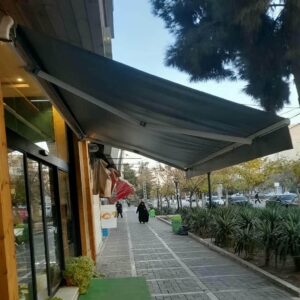 سایبان برقی کنترلی در باغ عباس‌آباد