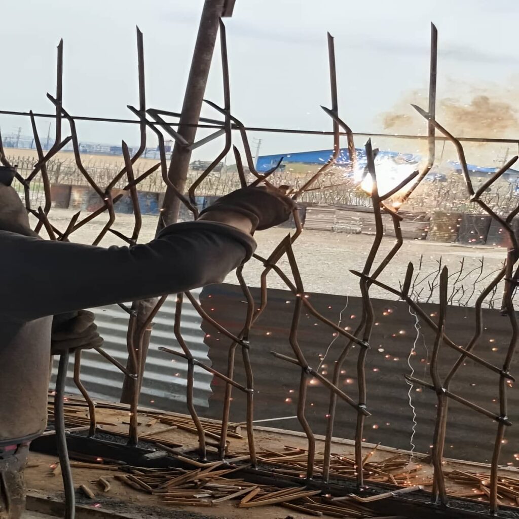 نصب حفاظ شاخ گوزنی دیوار در استان خوزستان