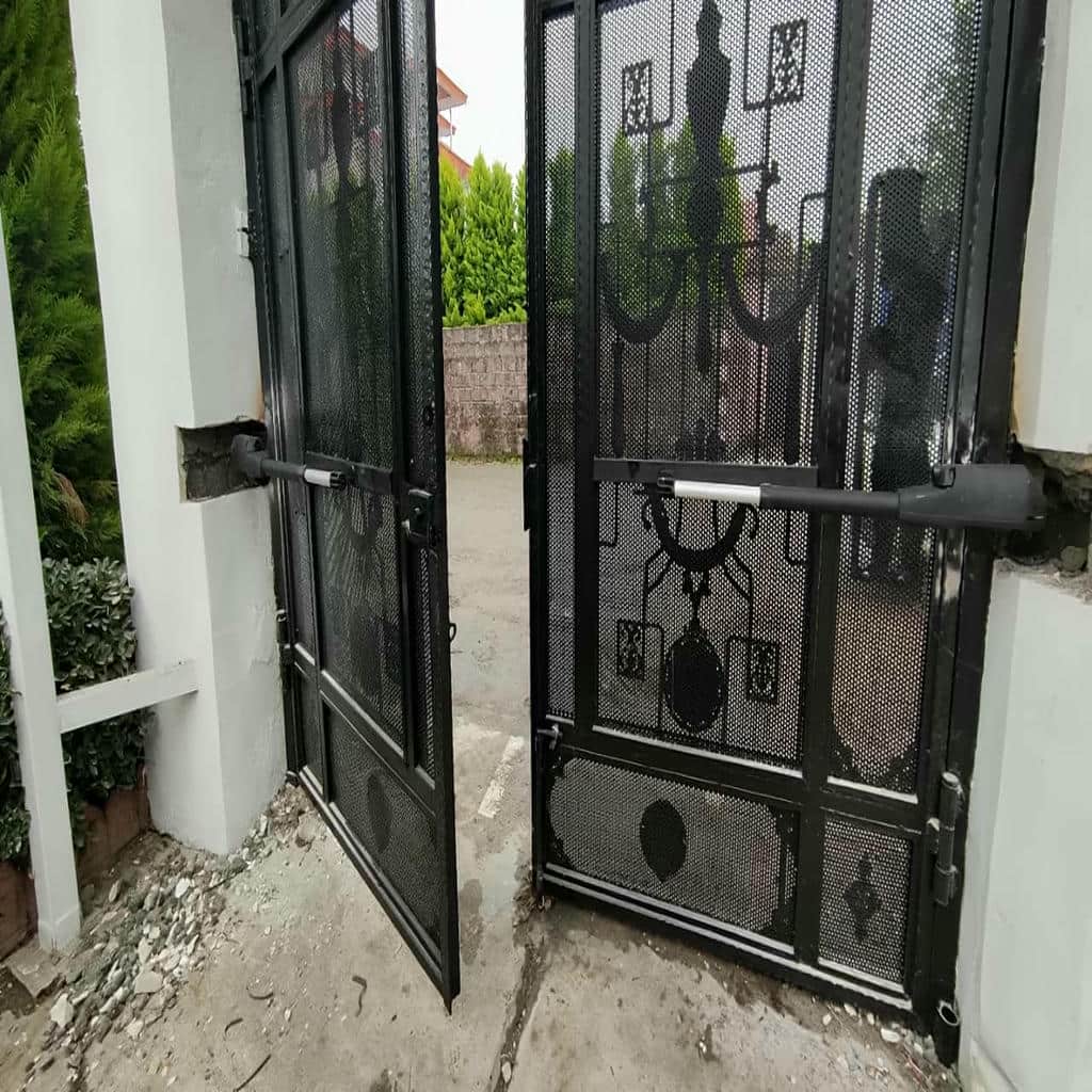 نصب جک درب پارکینگ برقی هوشمند در اصفهان