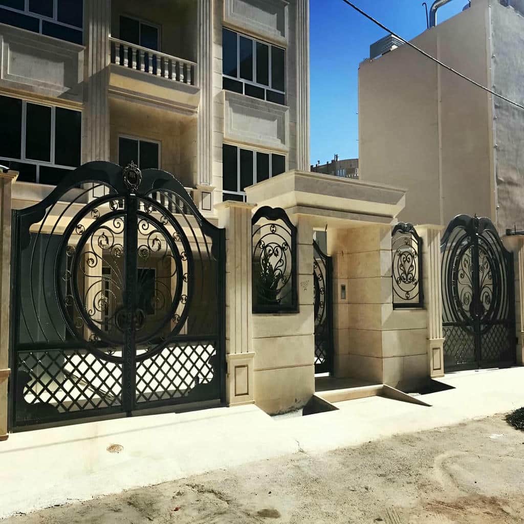 کارخانه درب فرفورژه حیاط ویلایی جوشکاری دقیق در اندیشه