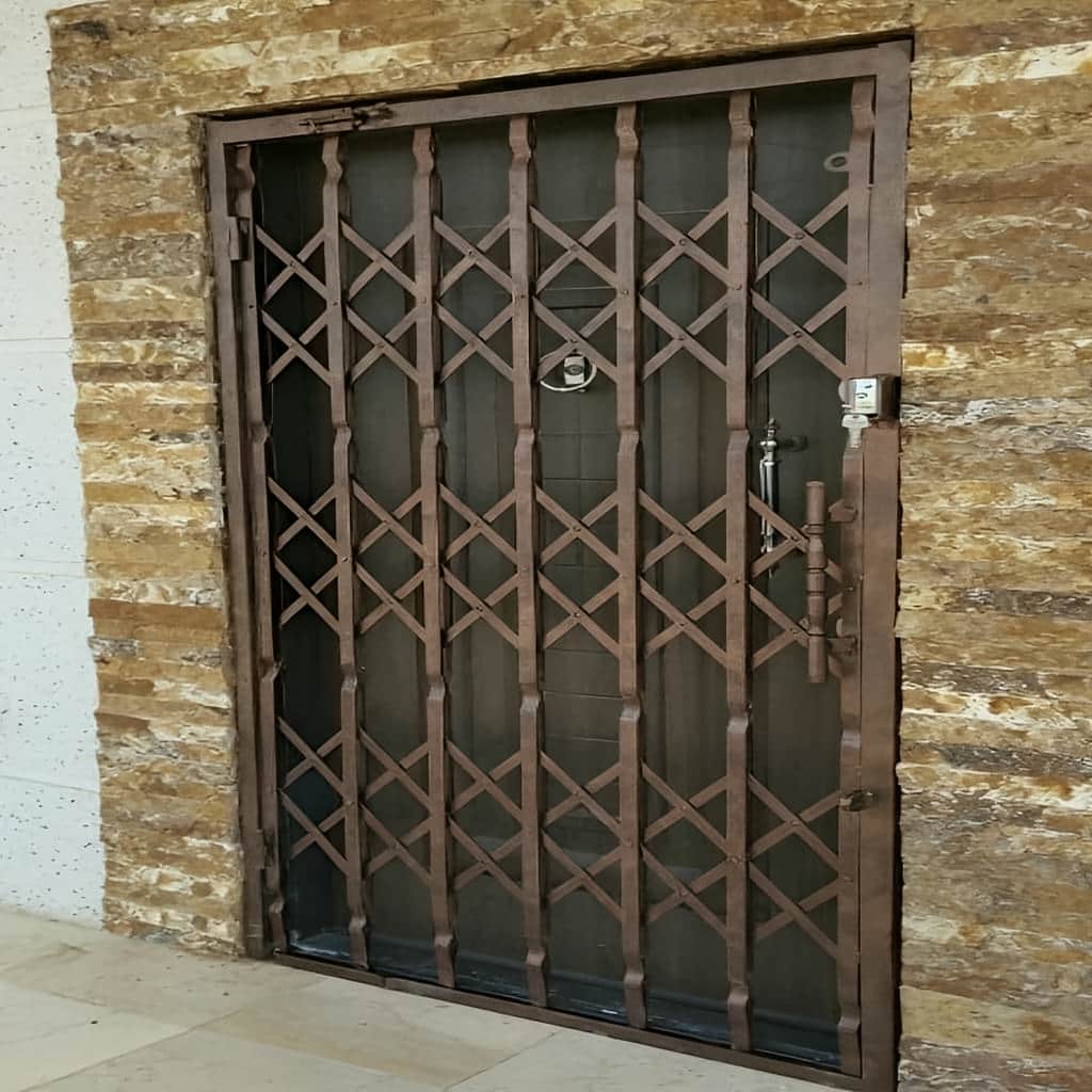 درب آکاردئونی با وزن مناسب و بدنه محکم