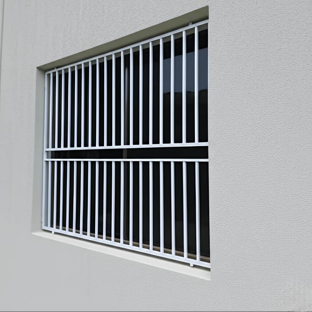 حفاظ پنجره ترکیبی با جزئیات ساده و دکوراتیو