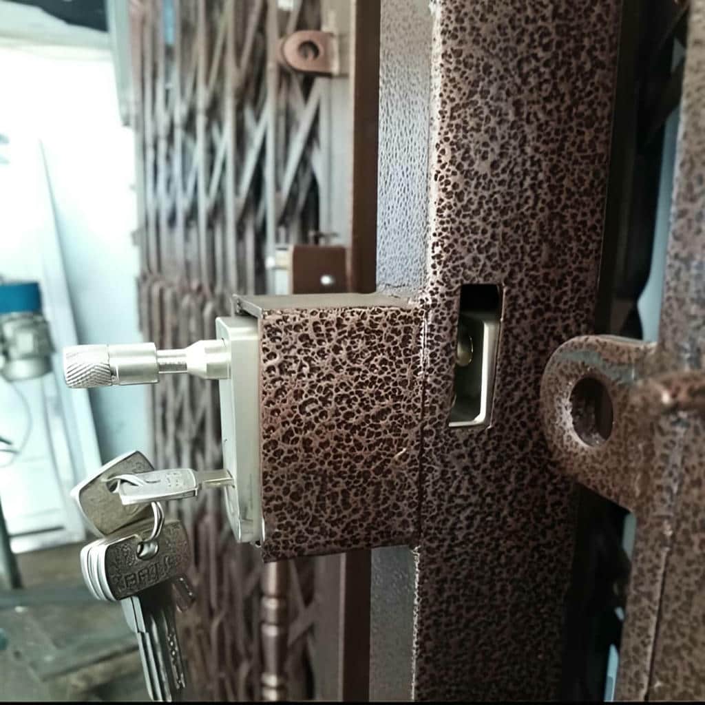 درب آکاردئونی با ریل روان و حرکت نرم