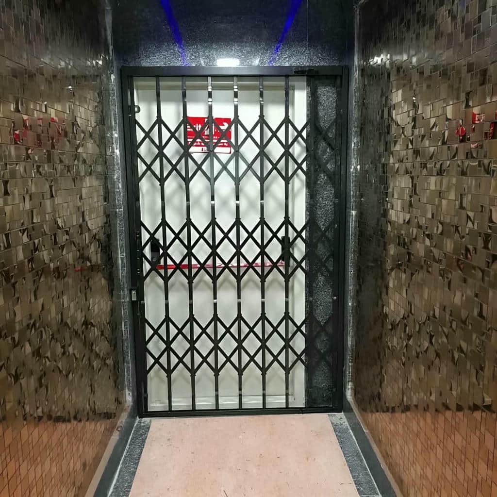 محافظ فلزی درب آپارتمان با قفل ایمن و یراق مناسب