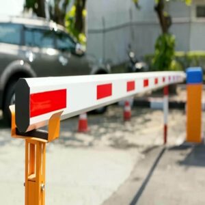 راهبند اتوماتیک با بوم متحرک در ورودی پارکینگ عمومی
