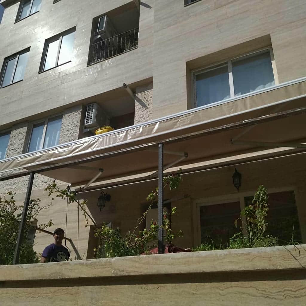 سایبان برقی با پارچه مقاوم برای تراس خانه