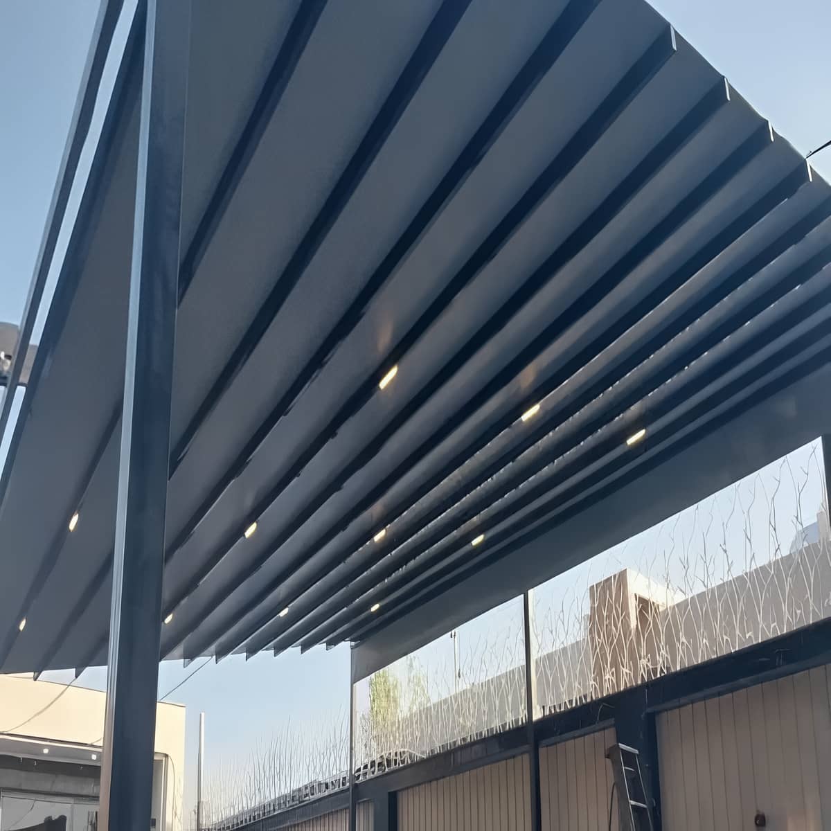 سقف برقی متحرک پارکینگ با یراق حرکت روان سقف برقی متحرک پارکینگ با یراق حرکت روان