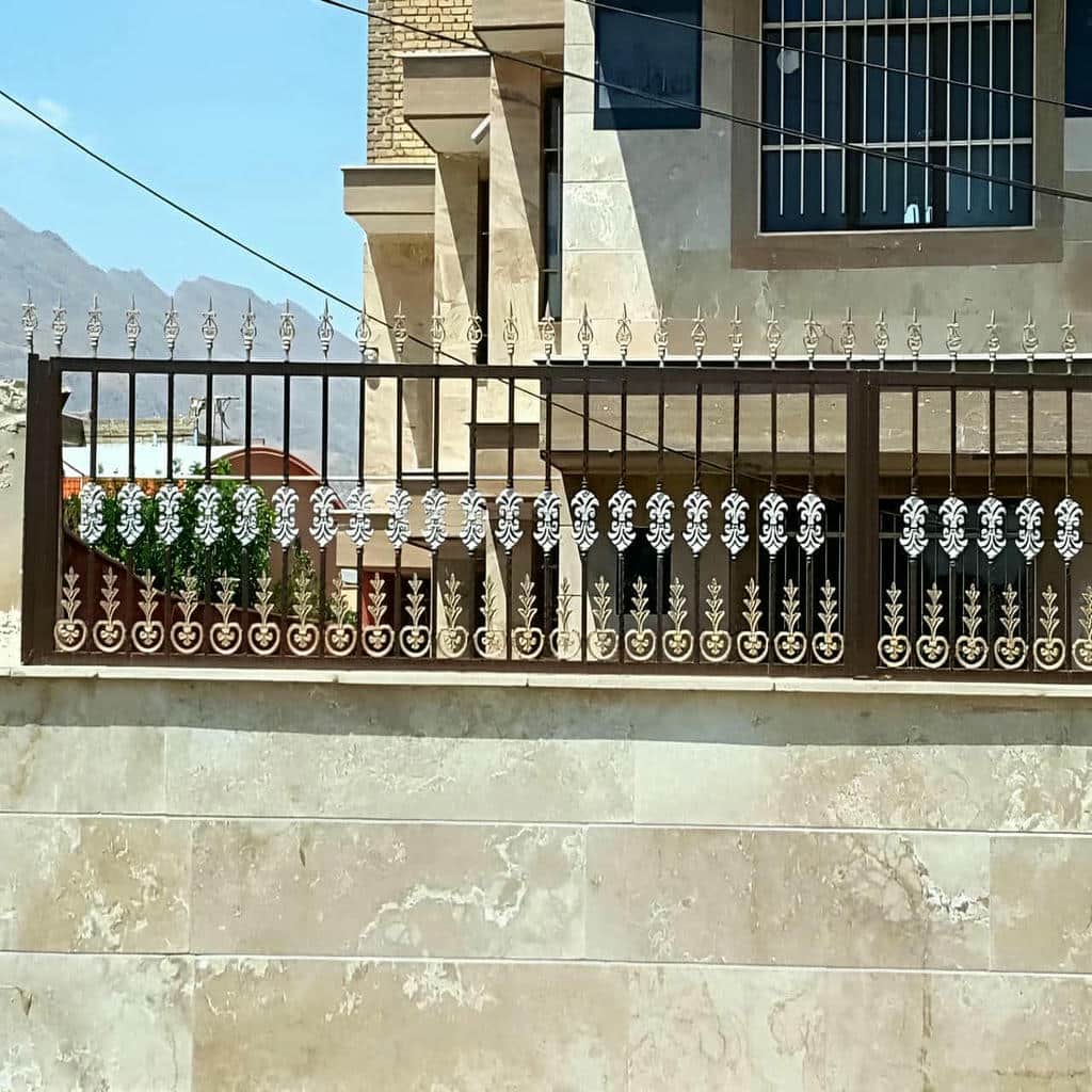 حفاظ شاخ گوزنی و حفاظ سرنیزه ای با ظاهر رسمی و بازدارنده