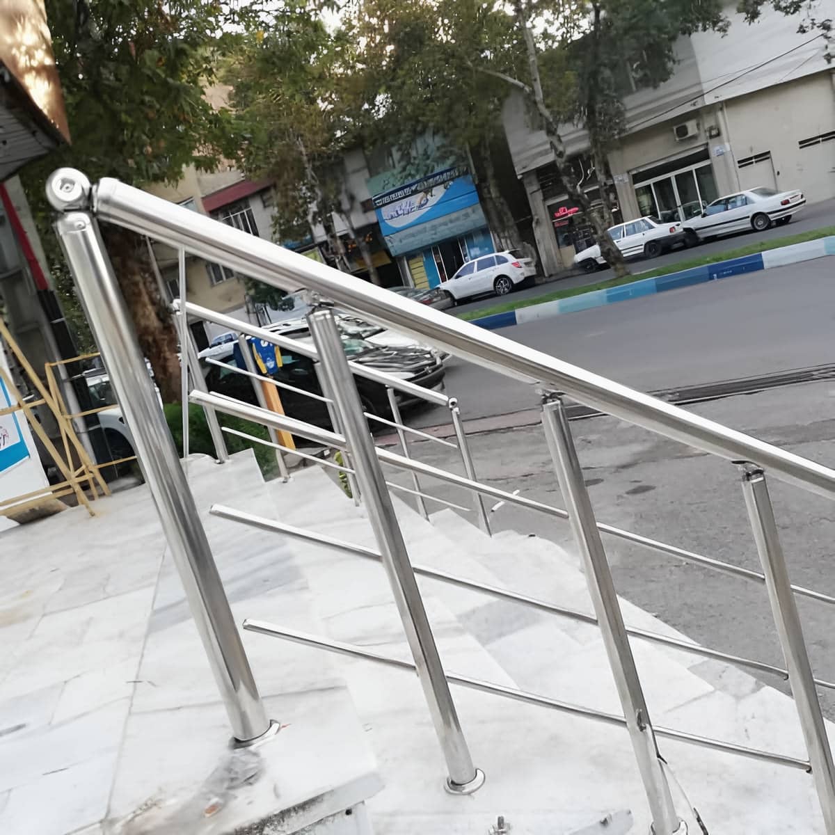 نرده استیل بالکن ترکیبی با شیشه شفاف