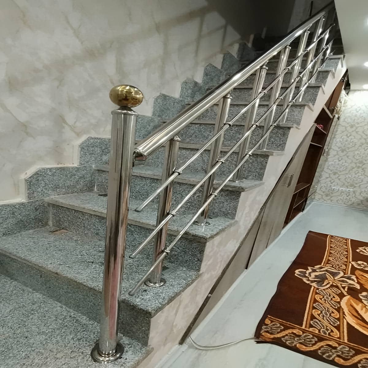 نرده استیل شیشهای سکوریت با ضخامت مناسب شیشه