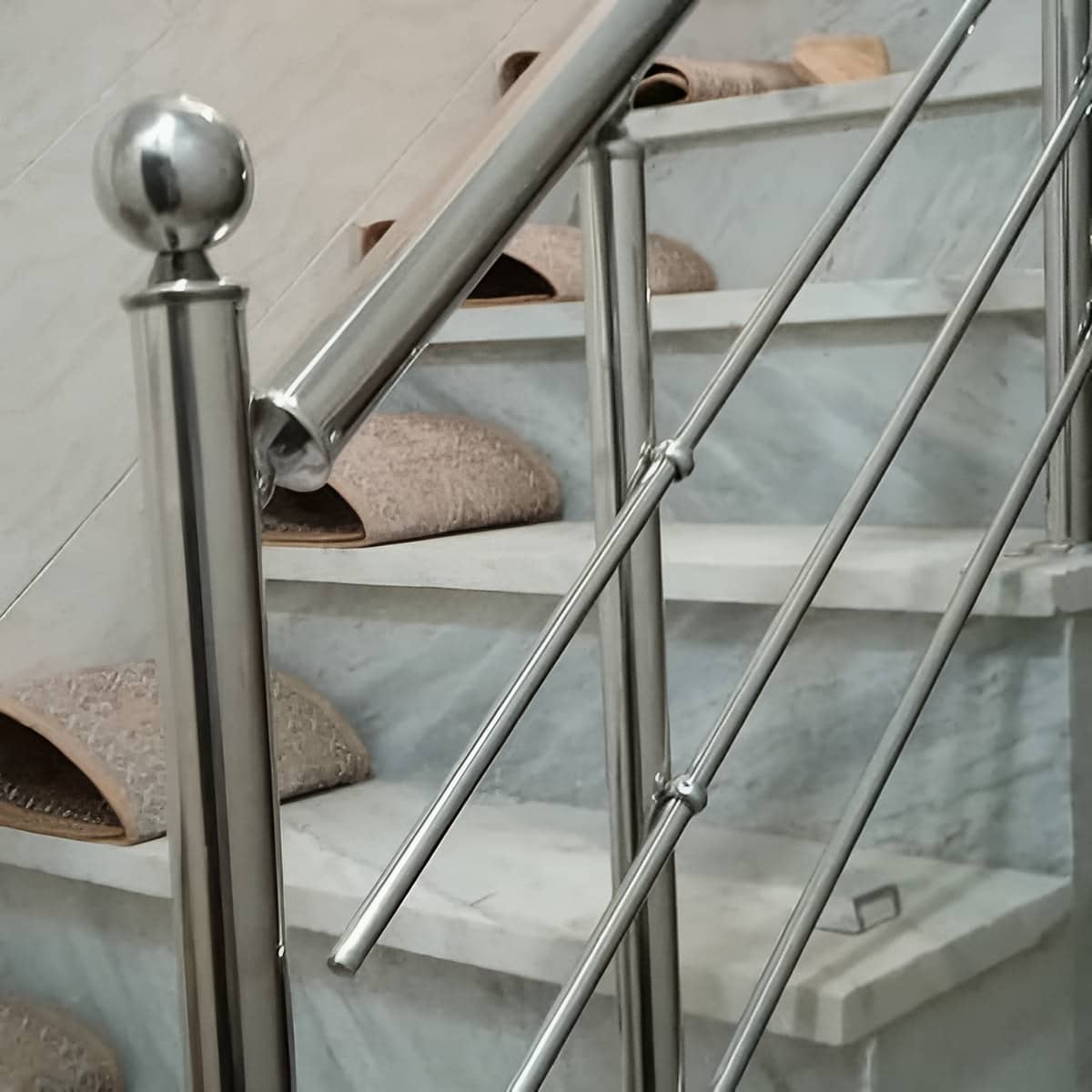 هندریل استیل دیواری مقاوم کنار راه پله