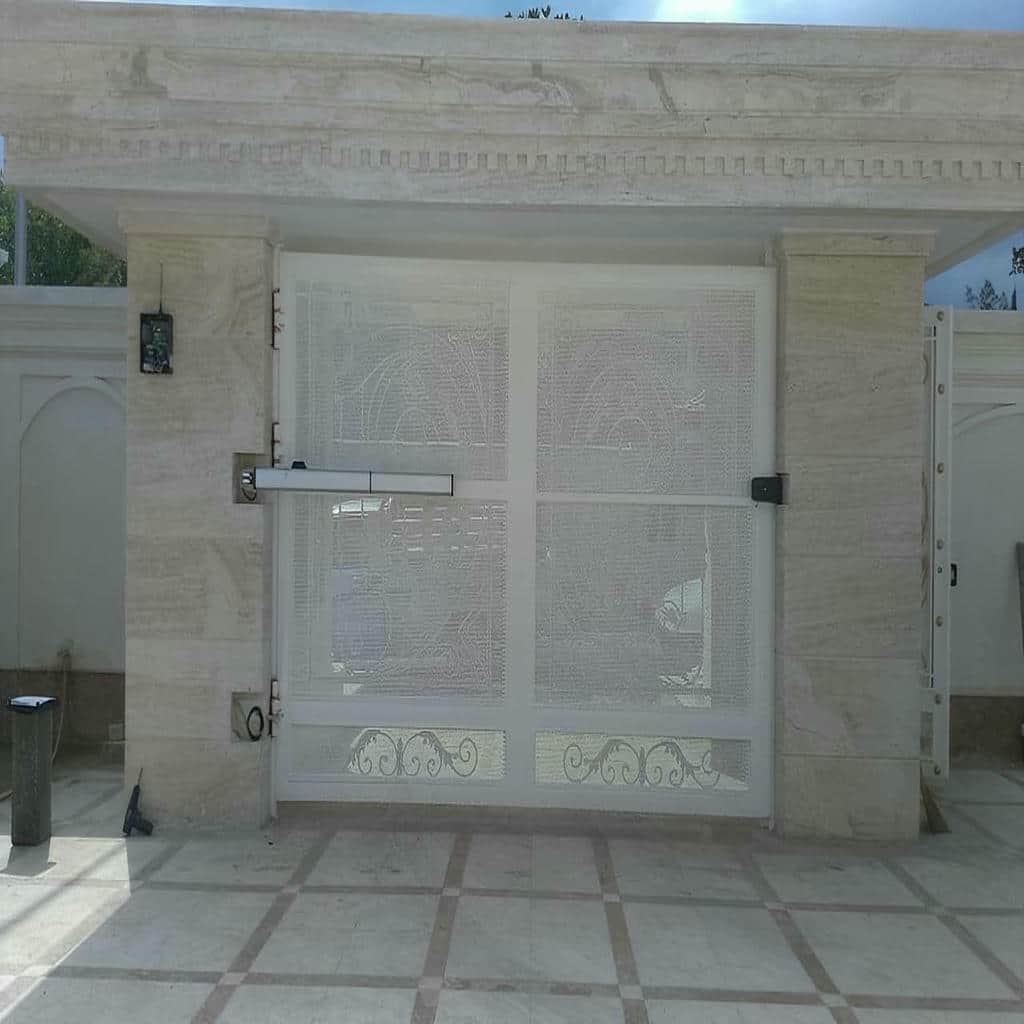 جک درب پارکینگ با سیستم UPS با باتری اضطراری داخل جعبه محافظ