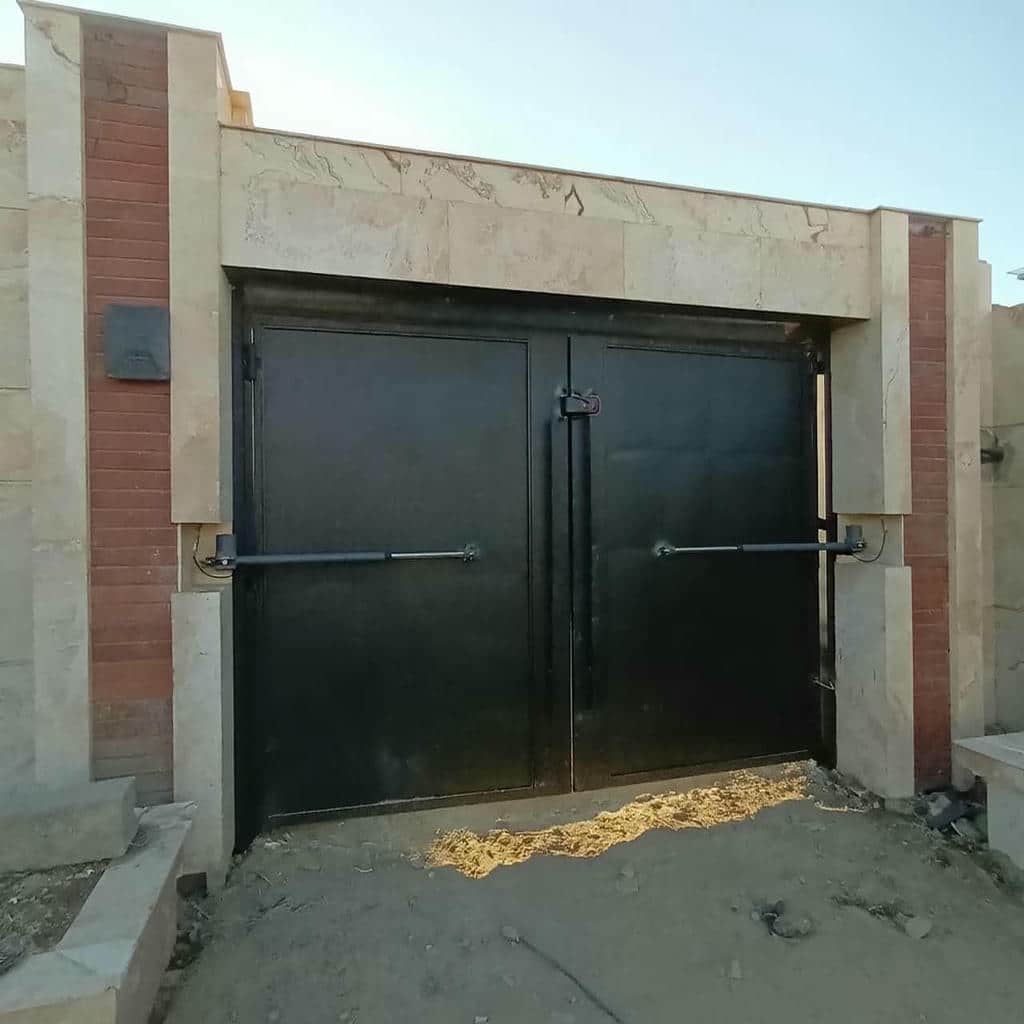 جک درب پارکینگ با سیستم UPS با پاور بکاپ متصل به برد کنترل
