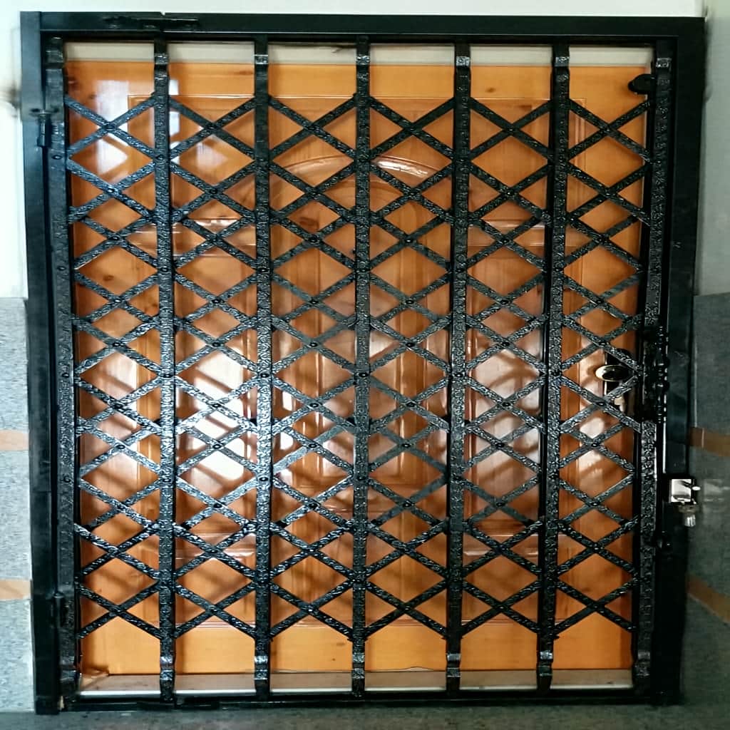 نصب درب آکاردئونی پنج گل دوبل با ریل تراز