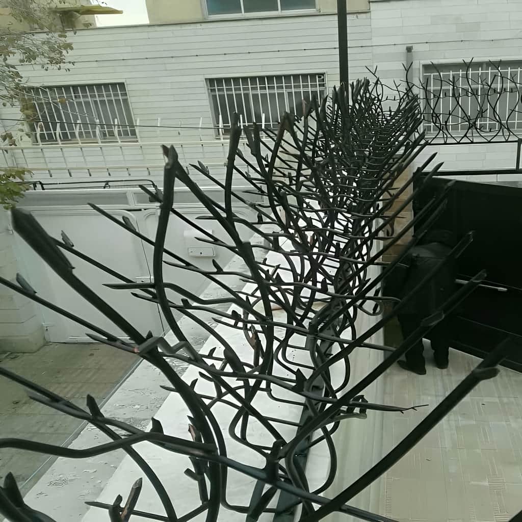 حفاظ بوته ای دیوار پرتراکم با شاخههای فشرده و مقاوم