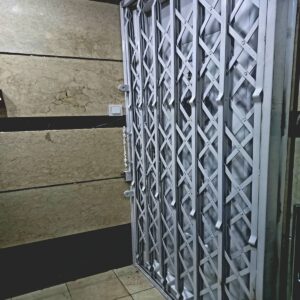 8 مدل درب آکاردئونی سلطنتی گل دار
