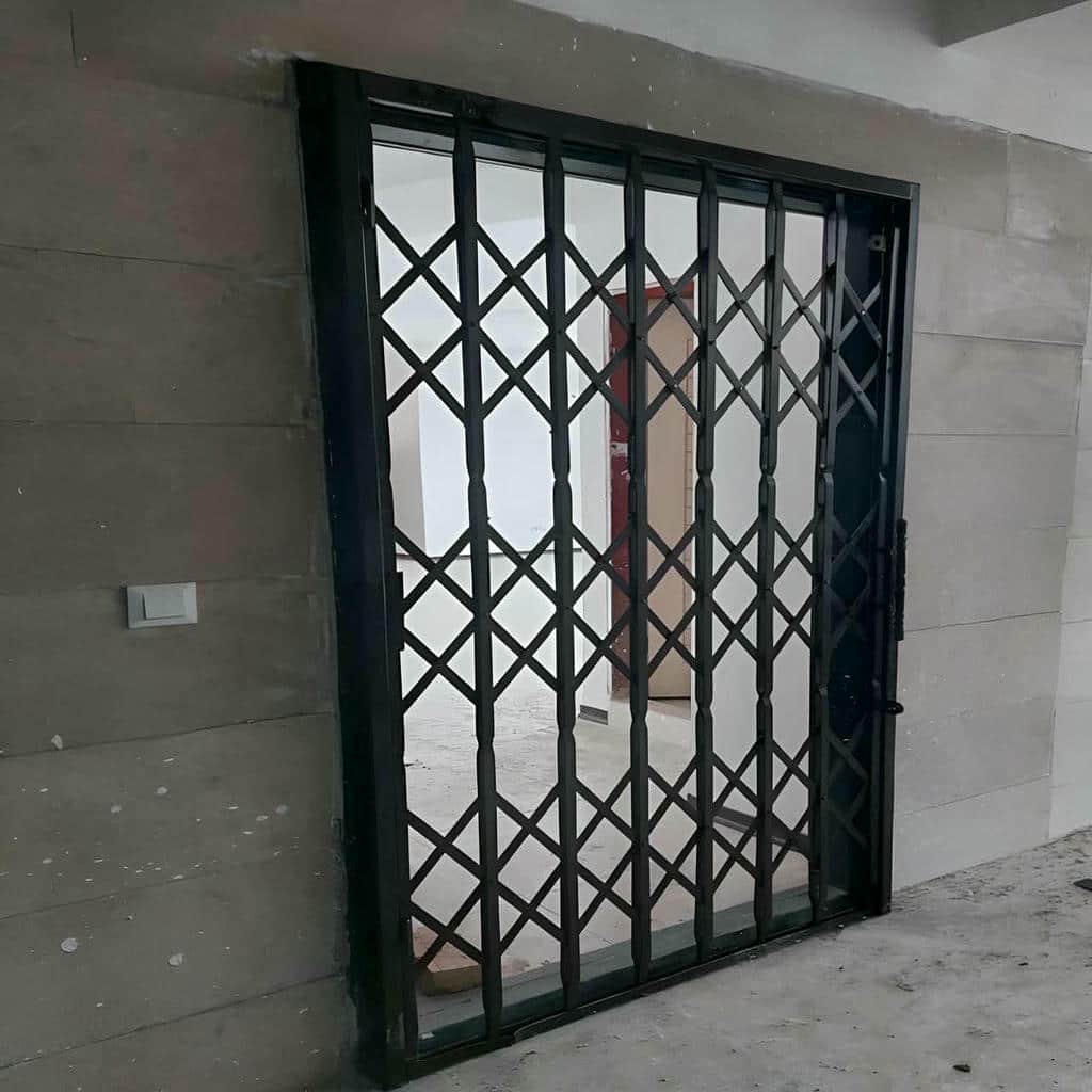 قیمت حفاظ آکاردئونی درب واحد مسکونی وابسته به مدل و متریال